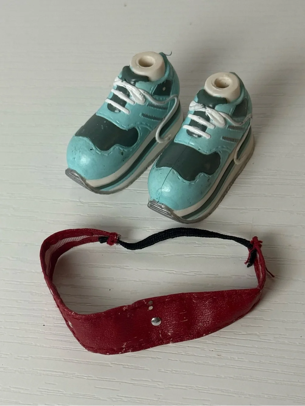 Bratz Doll Athletic Shoes and Red Headband Accessory - Teal and Red